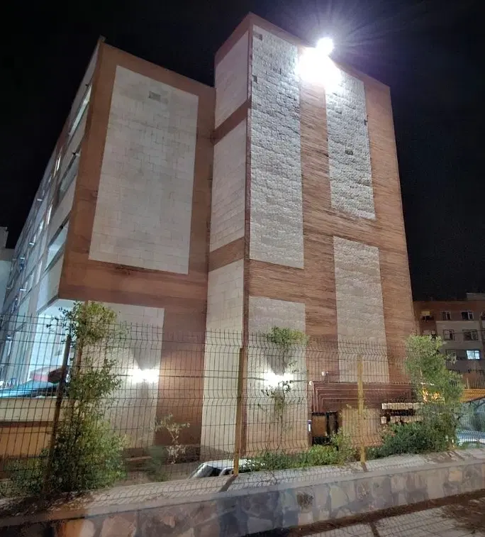 آپارتمان_ فوق العاده تمیز _ با پارکینگ مسقف