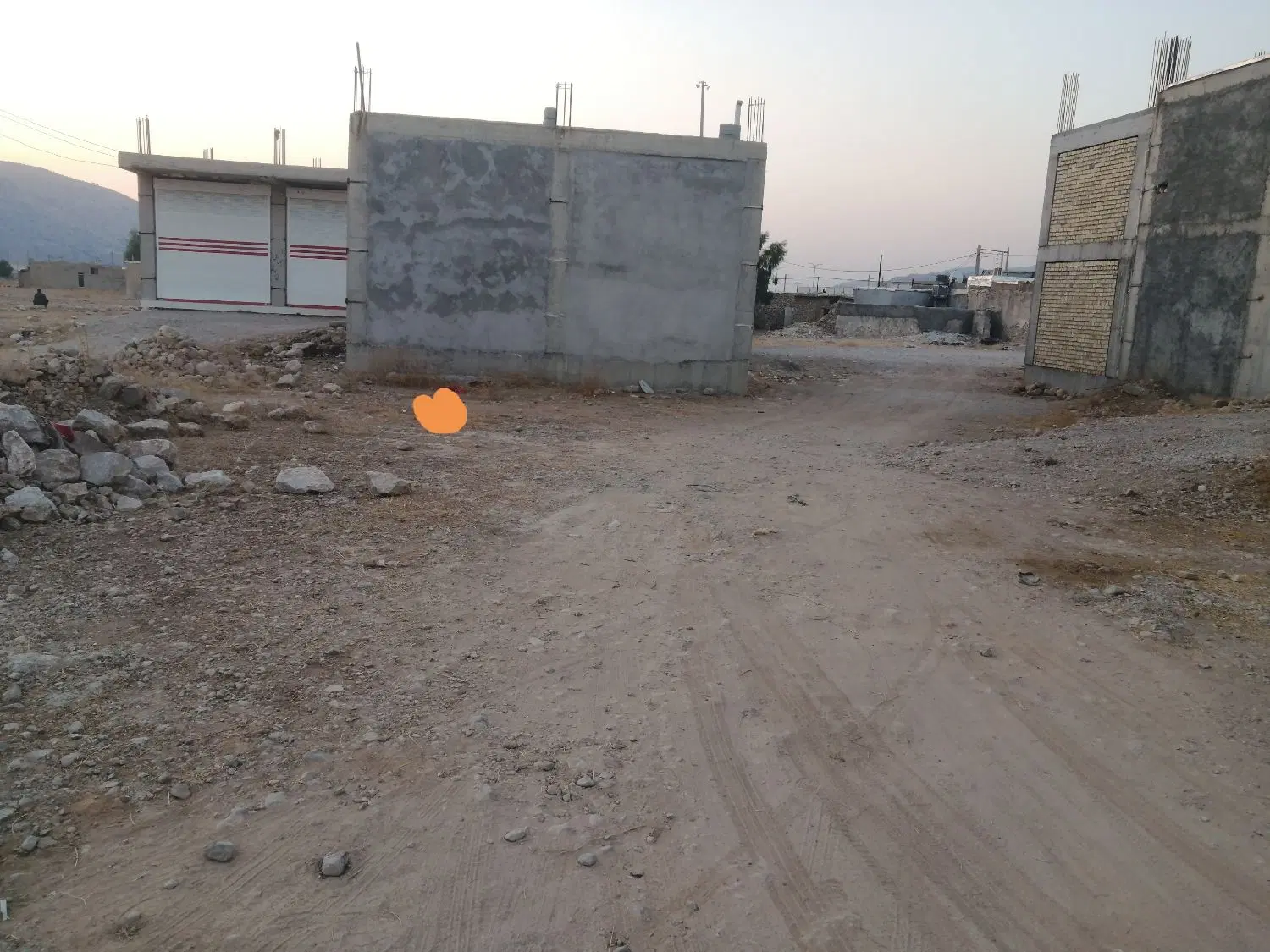 زمین 28متری تجاری خومزار درپاساژکنارداروخانه