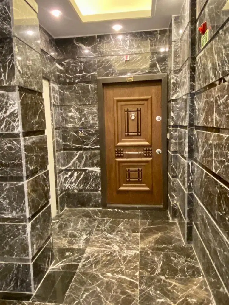 اپارتمان ۱۱۰ متری سالن پرده خور