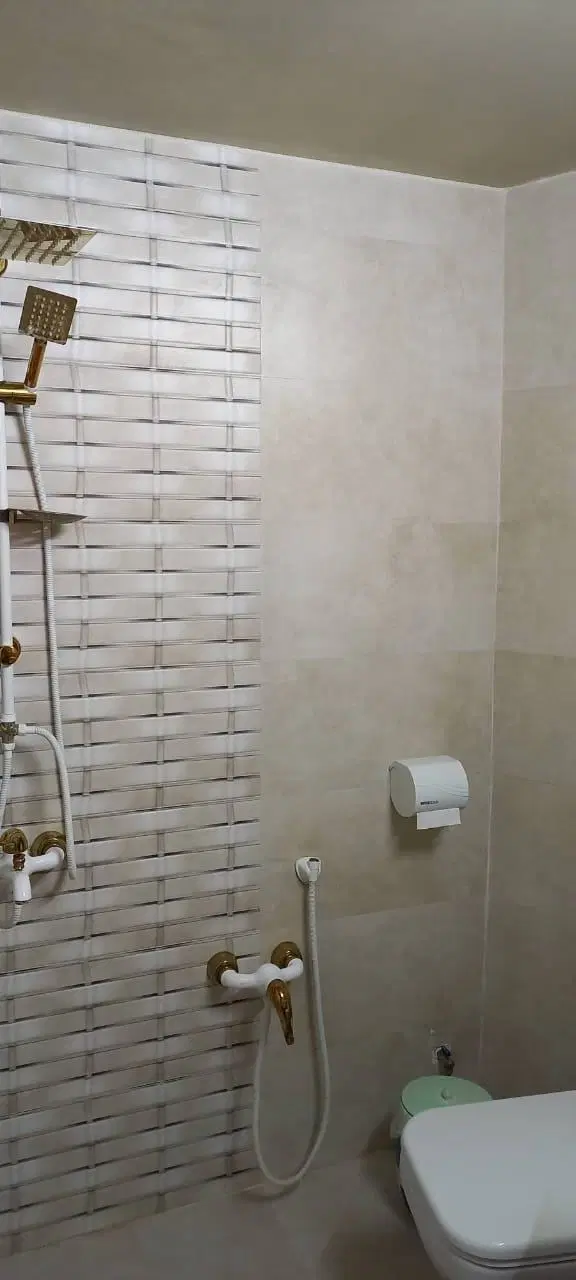 ۱۰۰ متر، ۵۰ متر تراس اختصاصی