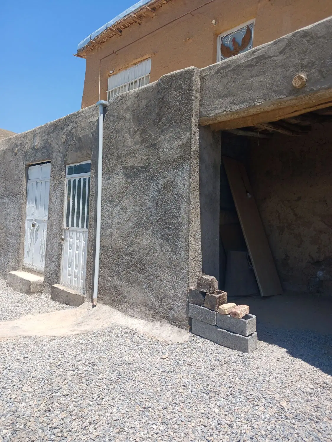 باغچه و خانه روستایی