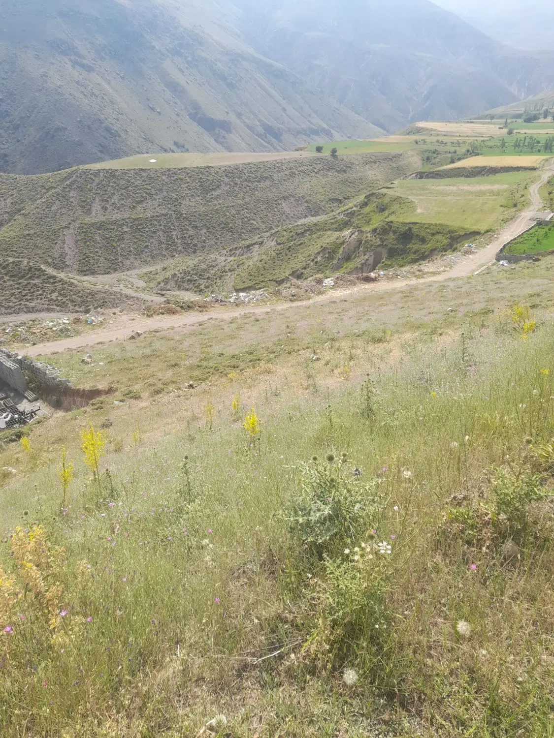 قعطه زمین چسبیده به جاده اصلی روستای آغبلاق