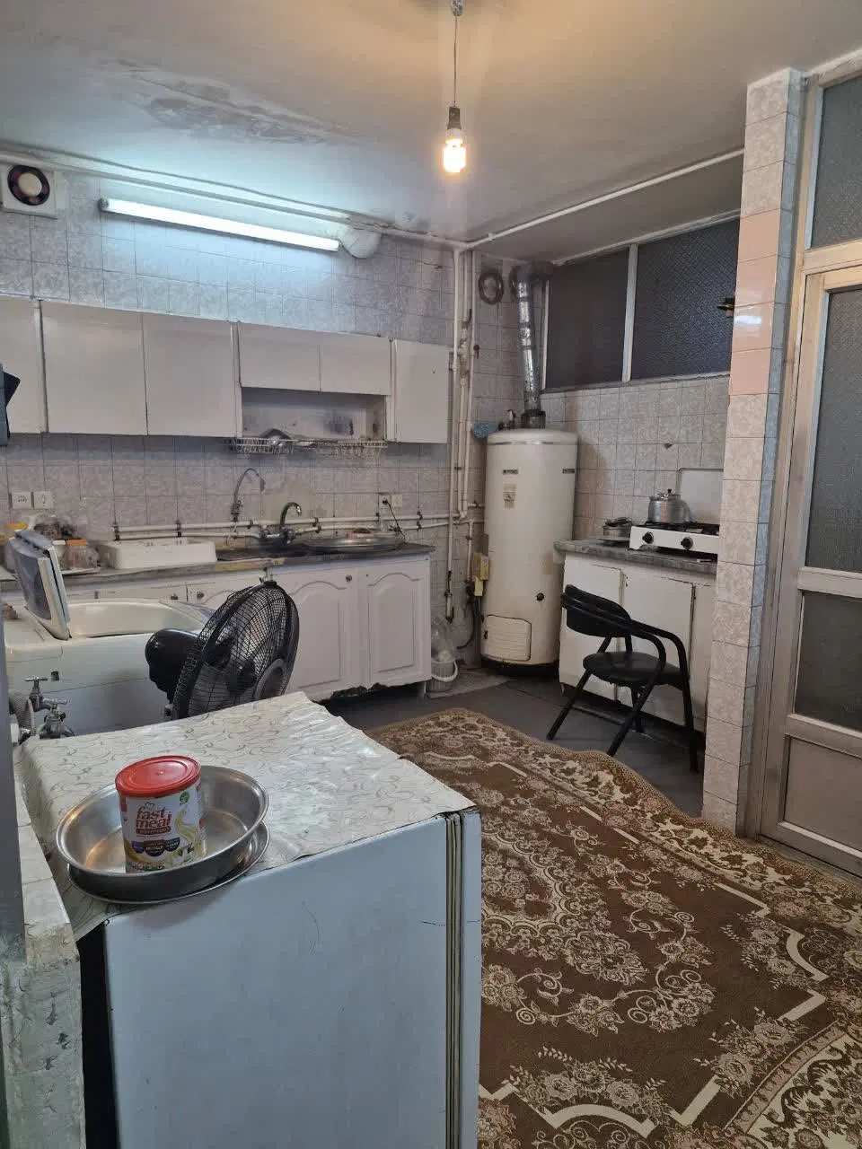 زیرزمین پرنور وگلخانه ای