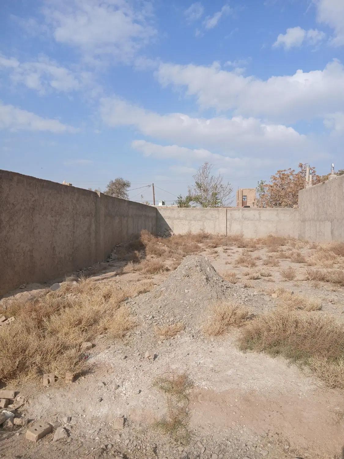 زمین مسکونی هلالی