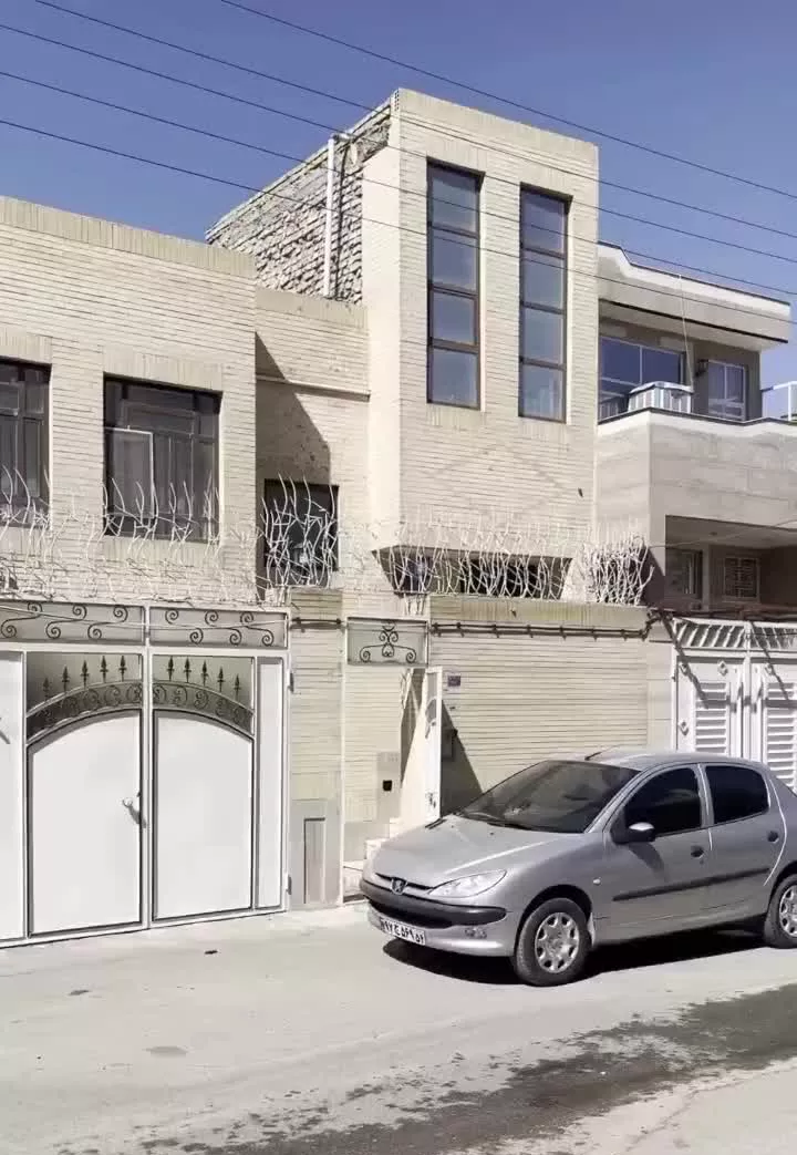 منزل دو طبقه ۱۲۰ متری