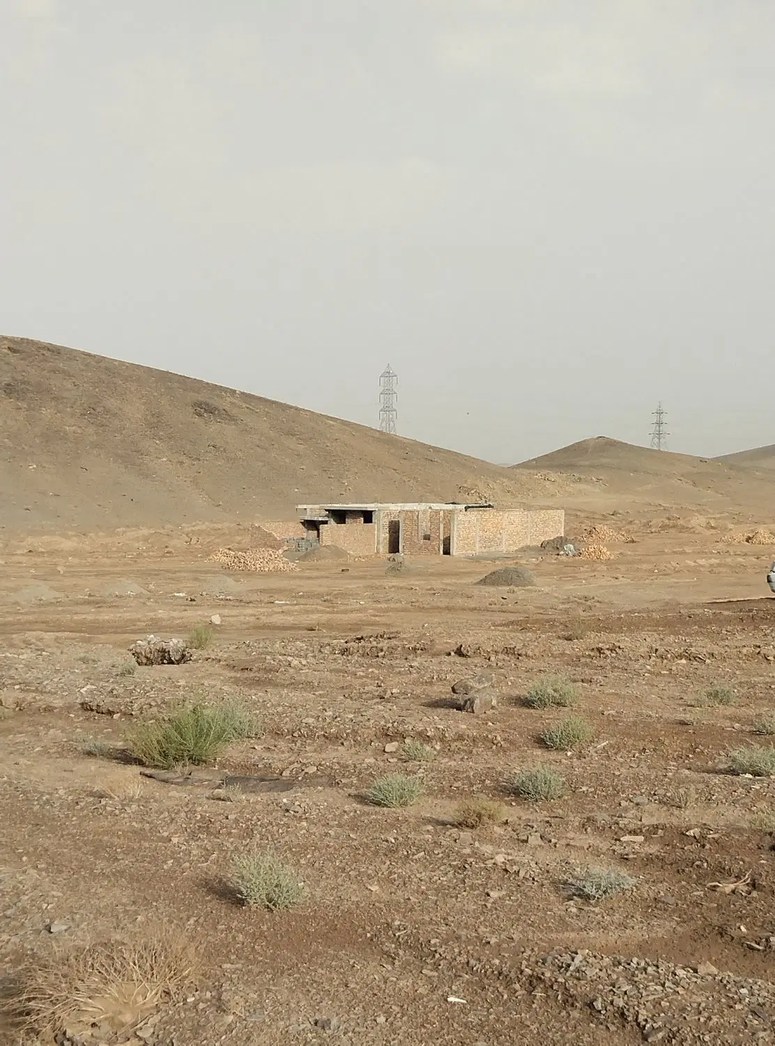 زمین حاجی آباد پوگی پشت مرکز بهداشت