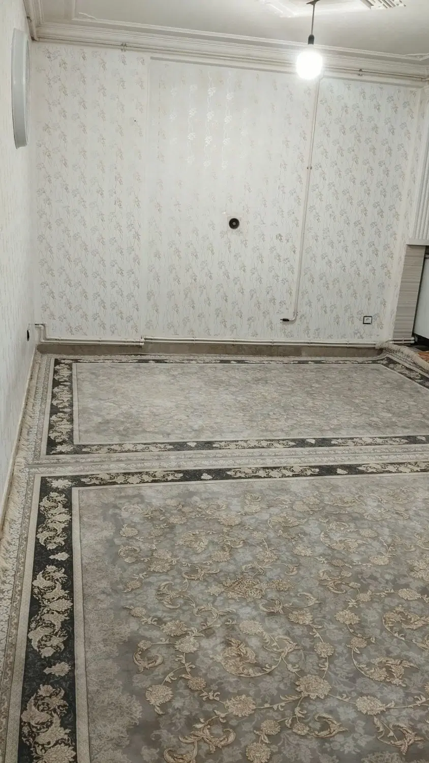 یک واحد آپارتمان مسکونی در طبقه دوم