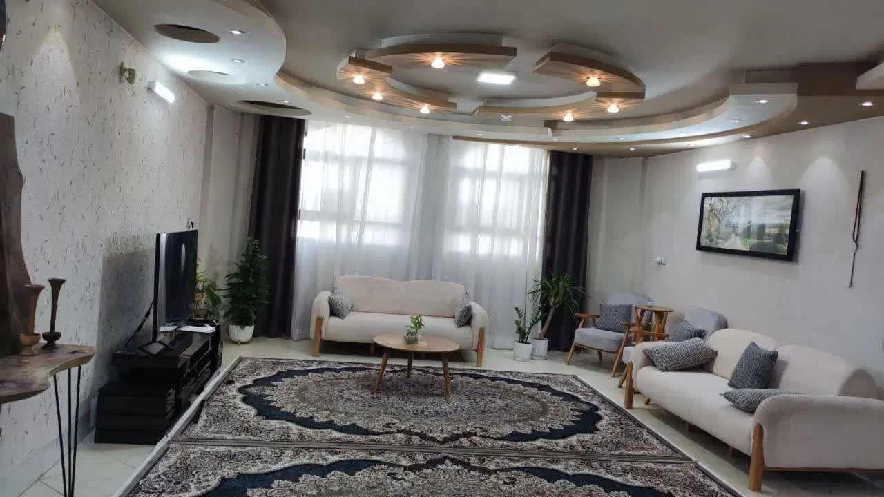 اجاره خانه طبقه اول بزرگ با پارکینگ مکتب