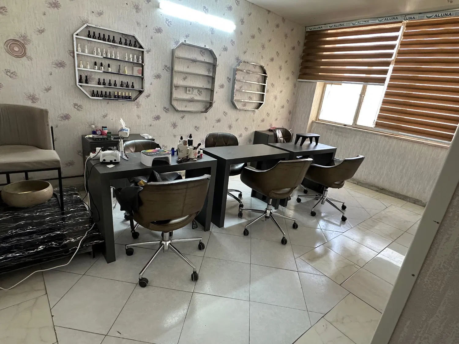اجاره میز ناخن و اتاق ناخن