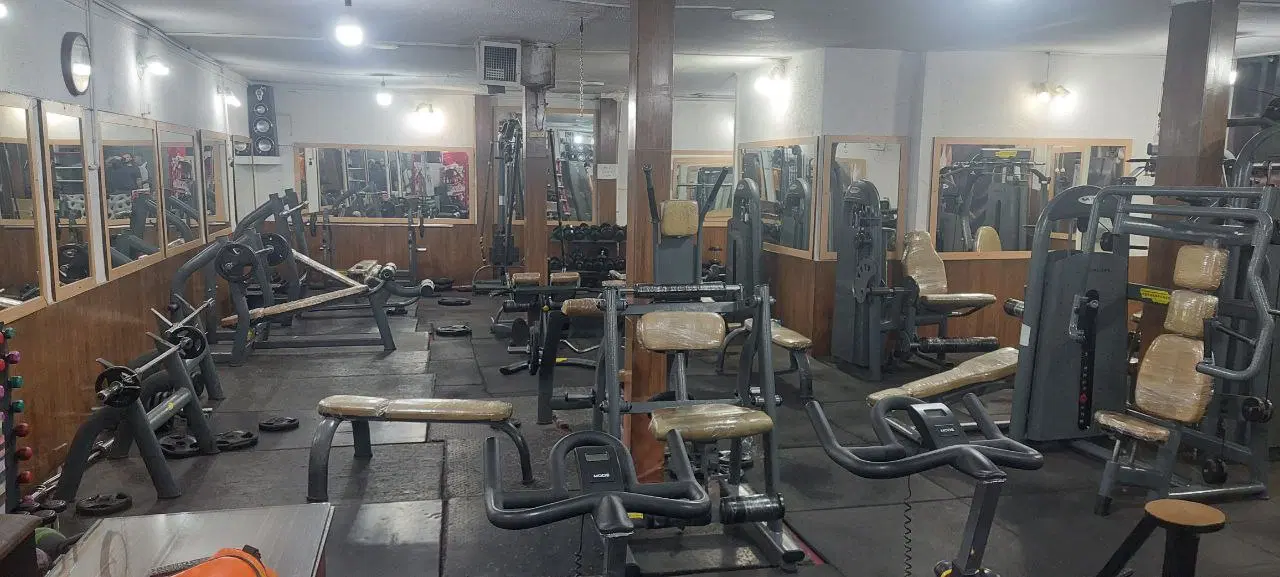 باشگاه بدنسازی  با کلیه امکانات و تجهیزات