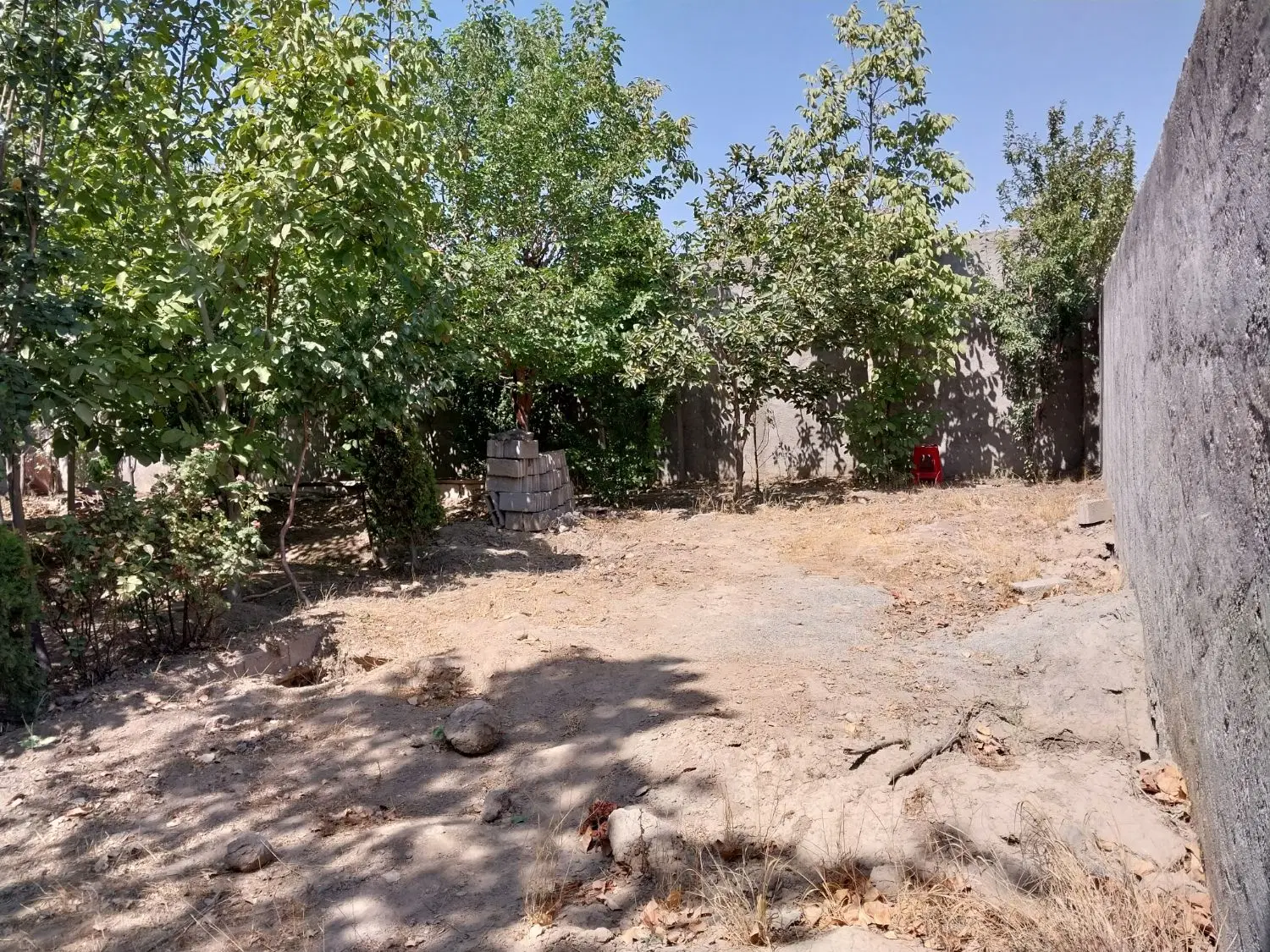باغچه دو نبش مسکونی در شهرک وحدت