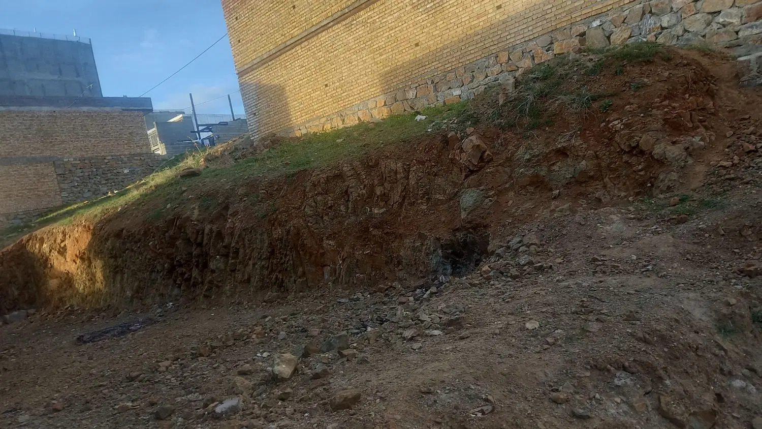 زمین آساوله