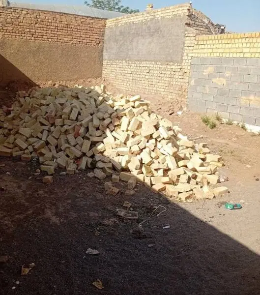 ۳۰۰ متر زمین