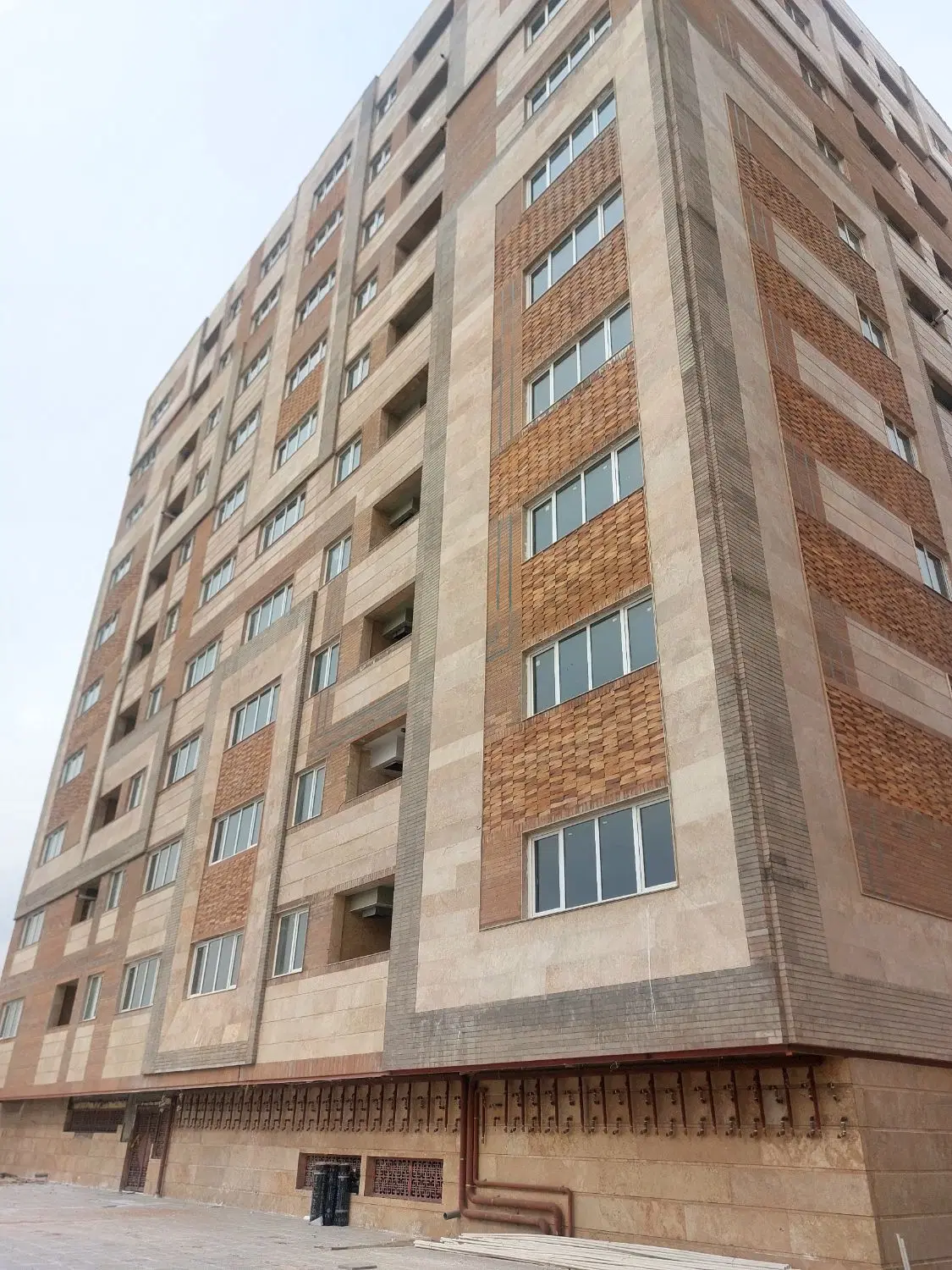 آپارتمان سروقامتان