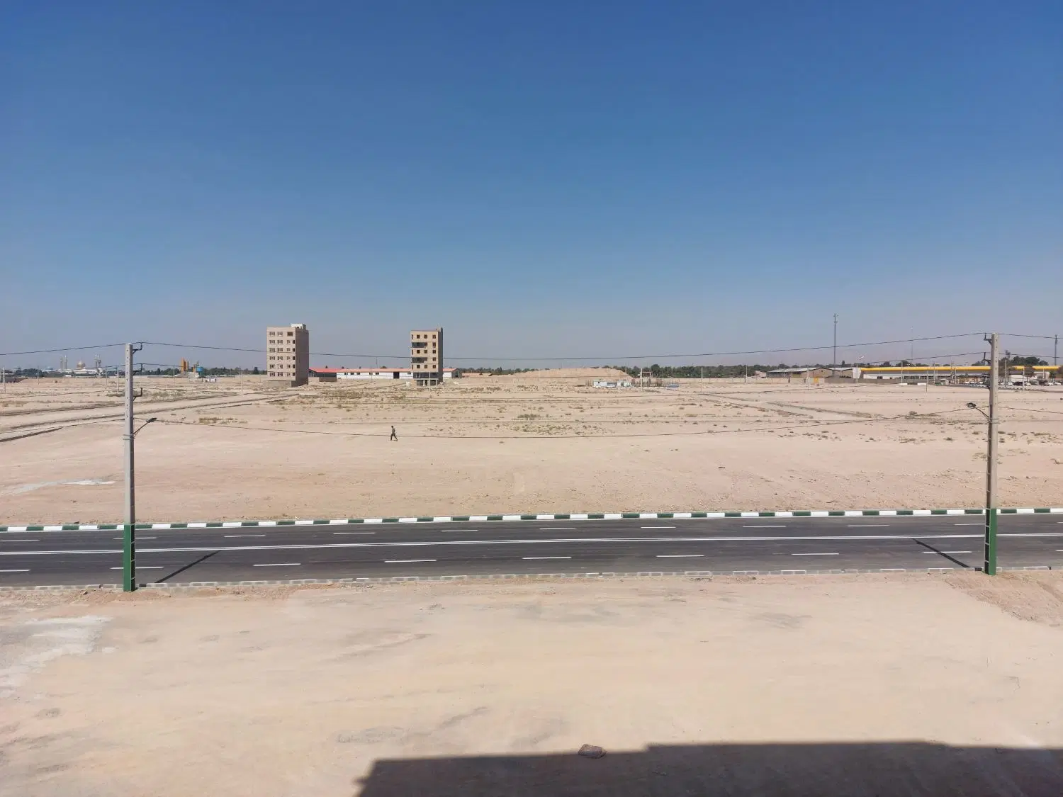 زمین نیم دانگی جنوبی فاصله با مترو ۱۱۰ متر