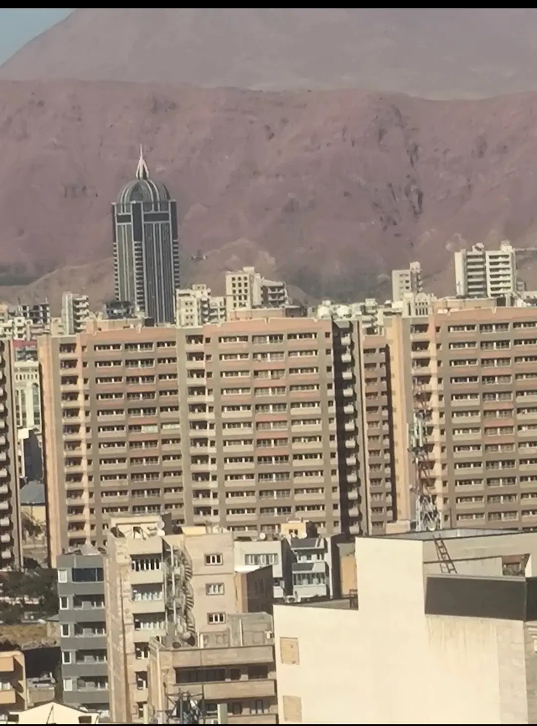 آپارتمان ۱۳۰ متری رجائی شهر تهاتر با واحد ایلگلی