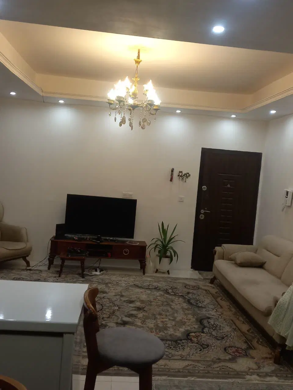 آپارتمان ۹۳ متری خوش نقشه تازه ساخت