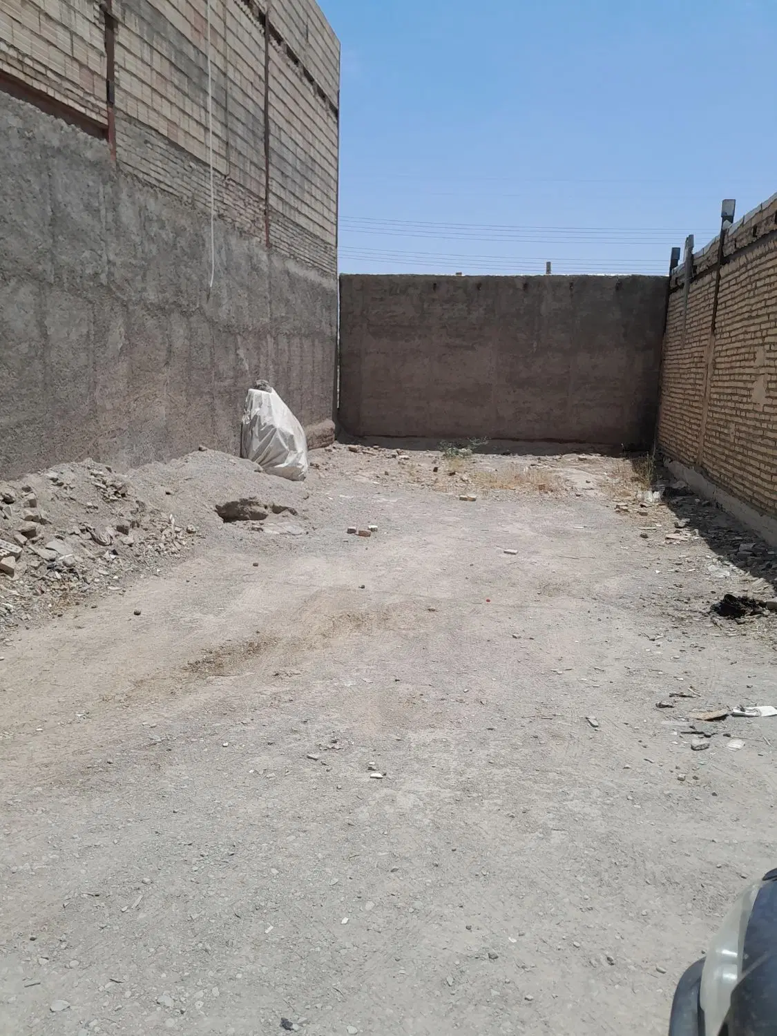 زمین به متراژ ۱۰۵متر