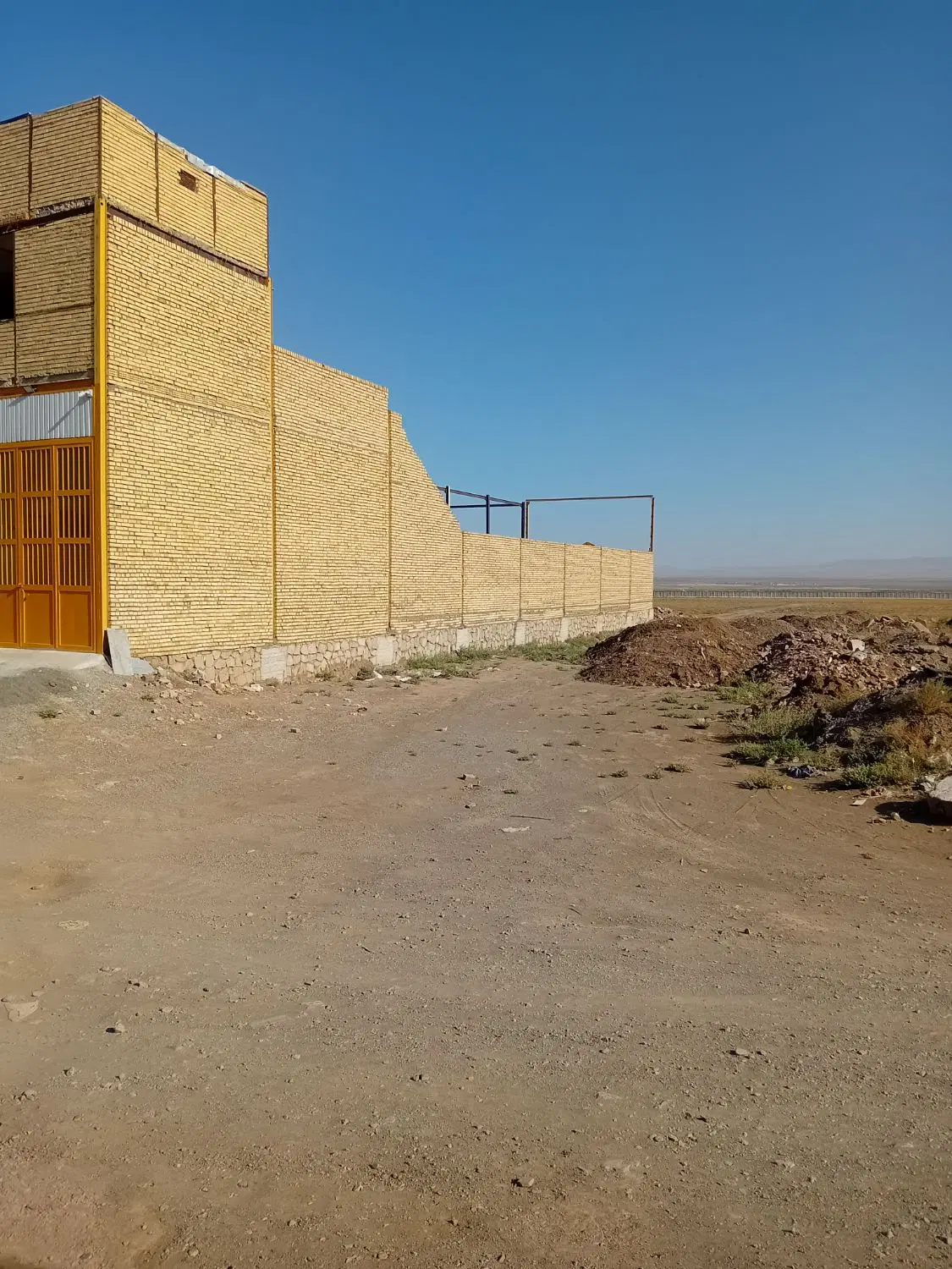 ۳۰۰ متر زمین شهرک صنایع فرودگاه