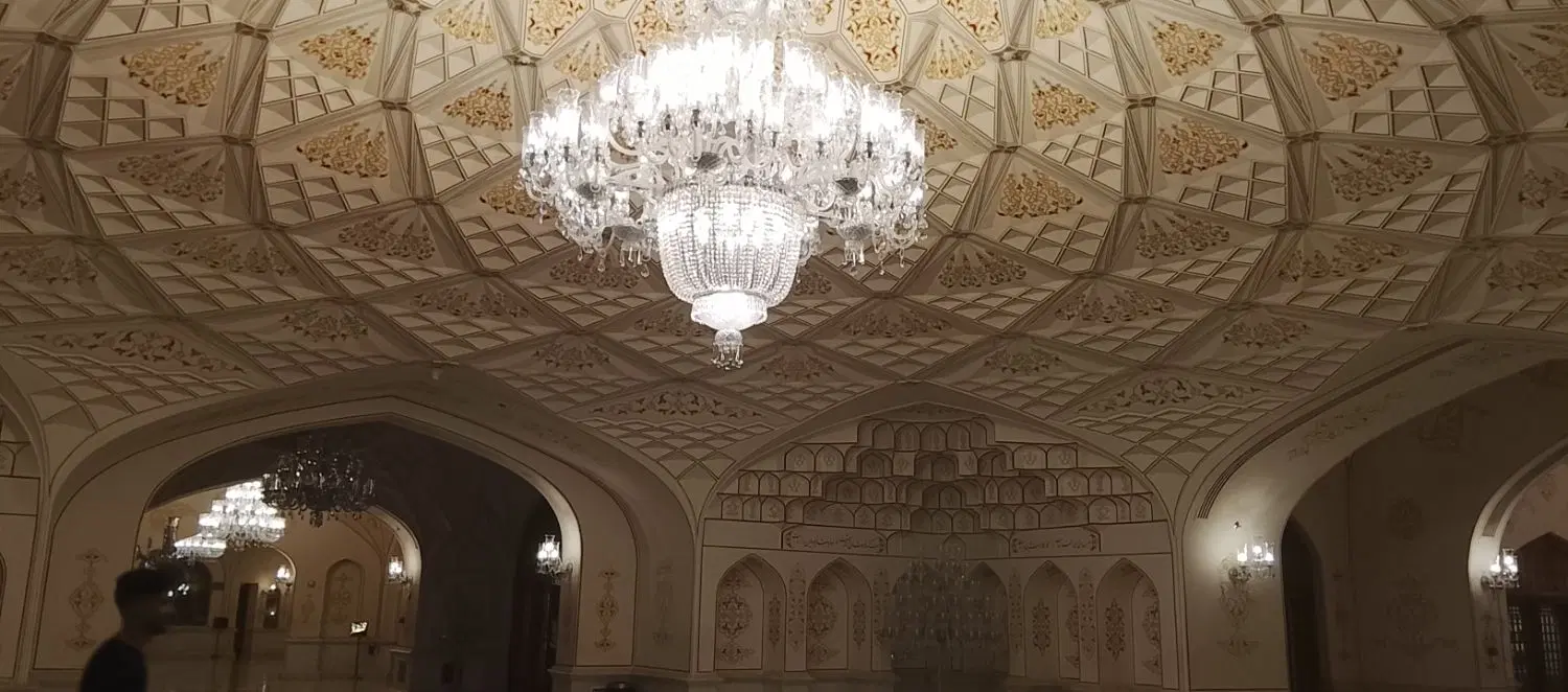 همخونه میشم خونه ندارم . آقا هستم 22 سالمه