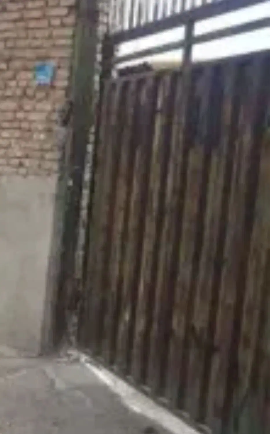 گاراژ  نیم هکتاری  اوایل  جاده فراهان بر جاده