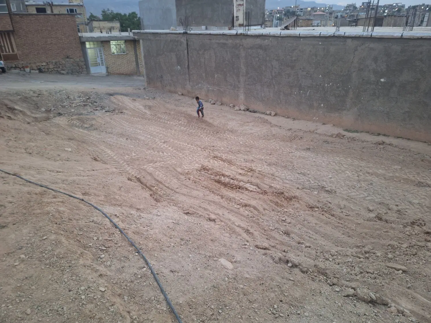زمین دره مرق فارسان
