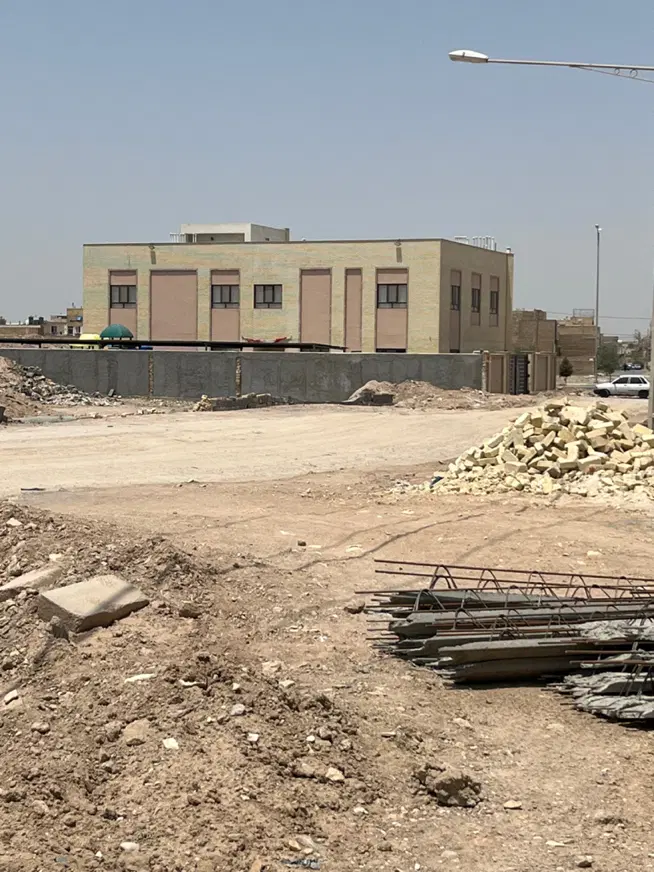 یک قطعه زمین ۳ نبش