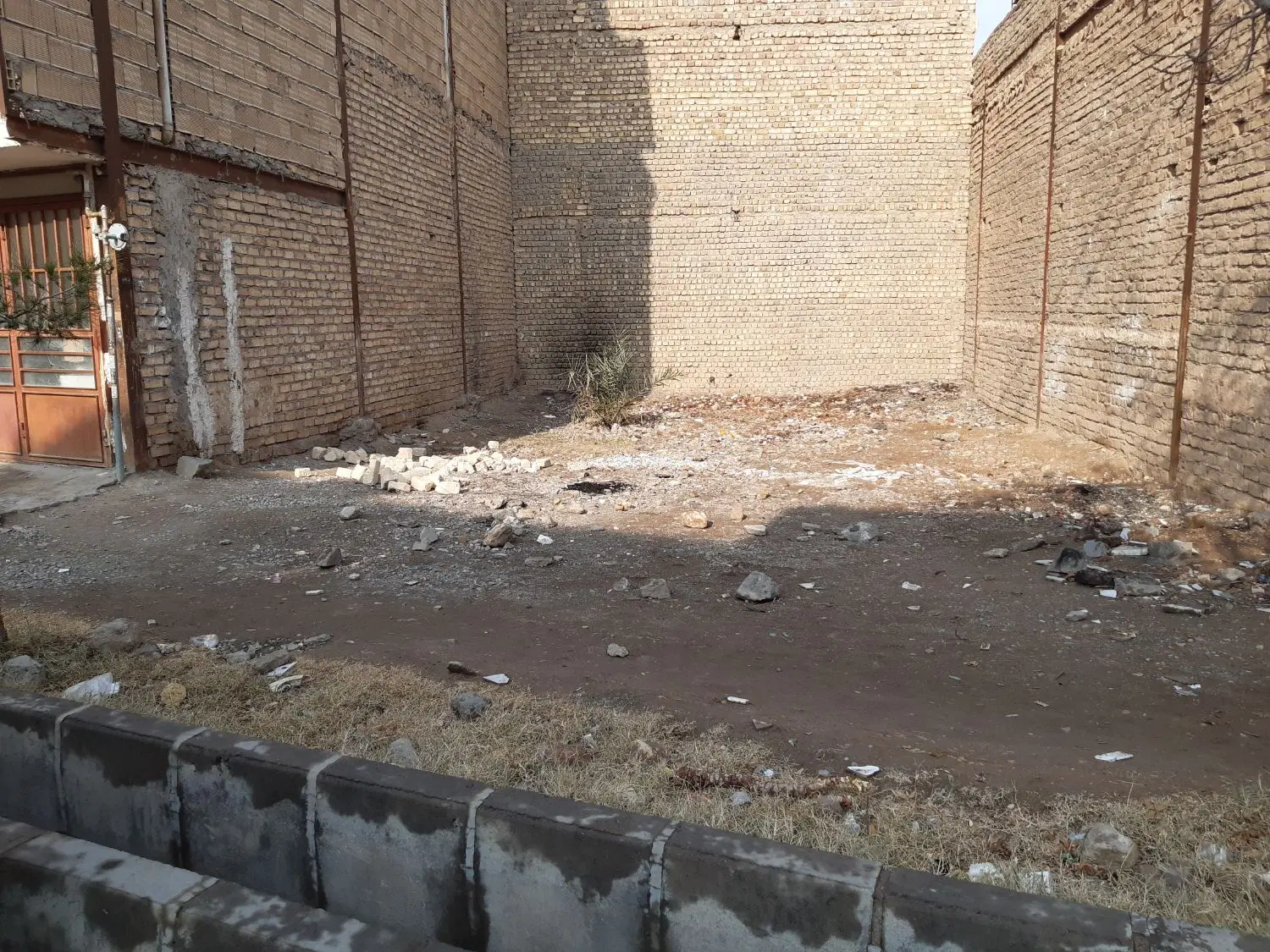 زمین مسکونی،تجاری به متراژ ۱۰۰متر در خ هوشنگی غربی