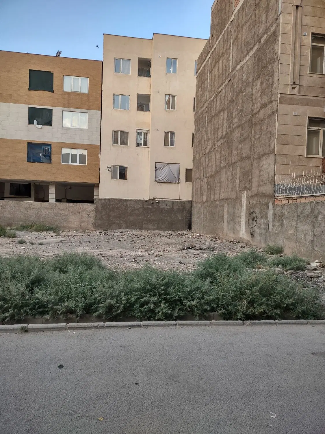 ۱۶۰ متر مربع زمین مسکونی دارای سند تک برگ