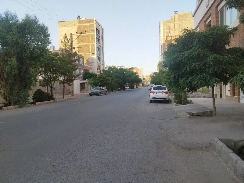زمین ۲۰۰ متری حصارکشی شده جمهوری حسن آباد