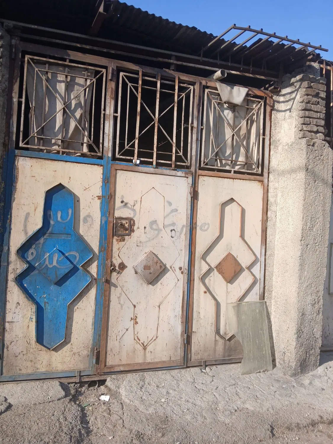 دکان ۸۰متری دارای آب و برق و گاز