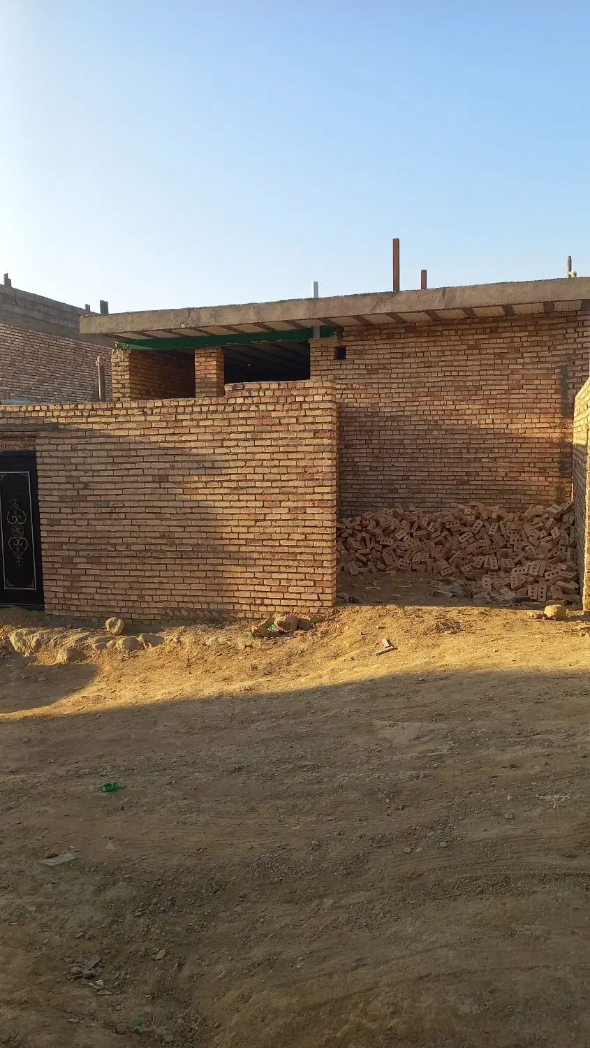 ساختمان نیمه کاره در شهرک صدف