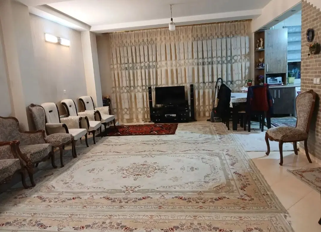 حدود ۱۰۰ متر دو خواب در استقلال
