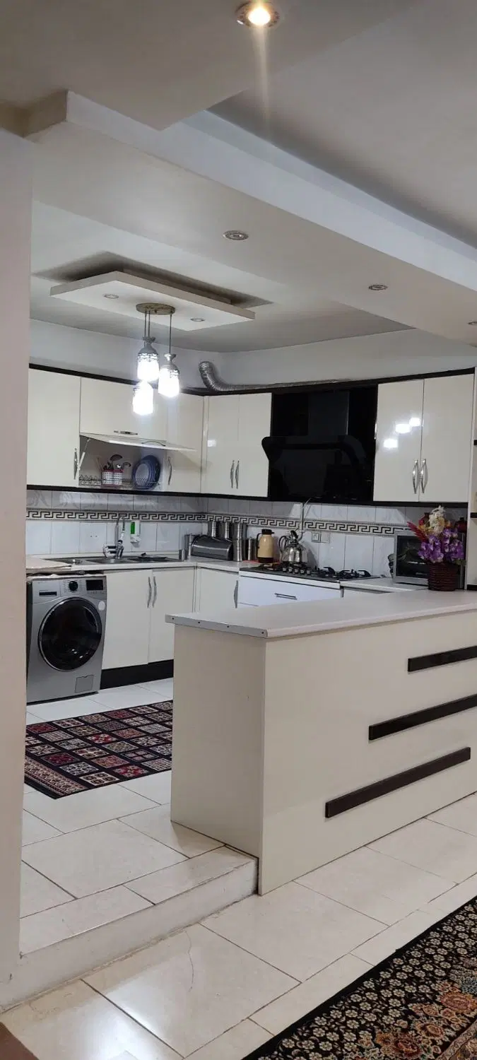 ۱۰۰ دو خواب نزدیک خیابان اصلی