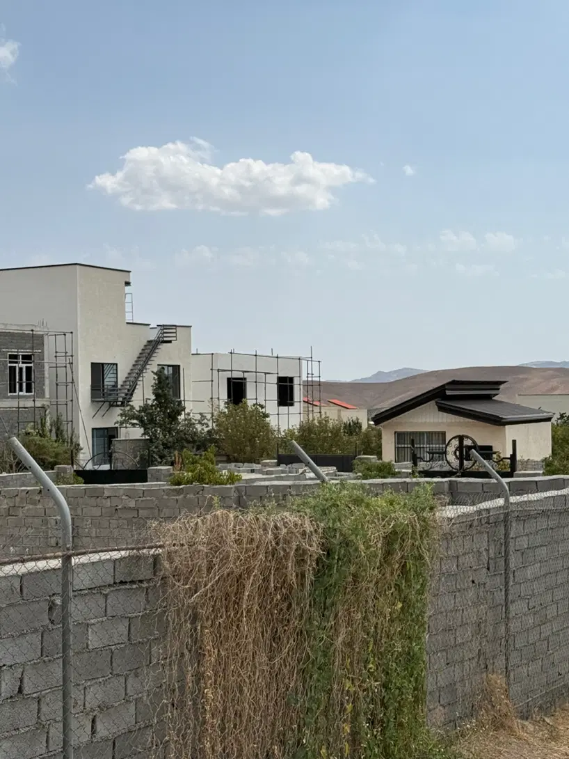 ۲۴۰متر زمین باغی دور دیوار با انشعابات و سندجابان