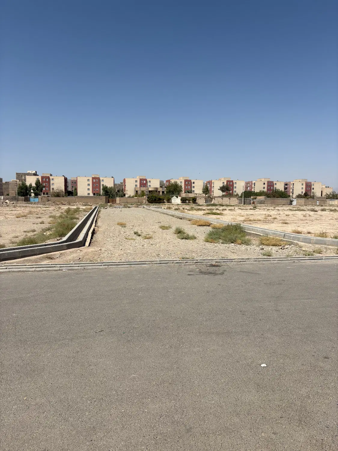 زمین فروشی