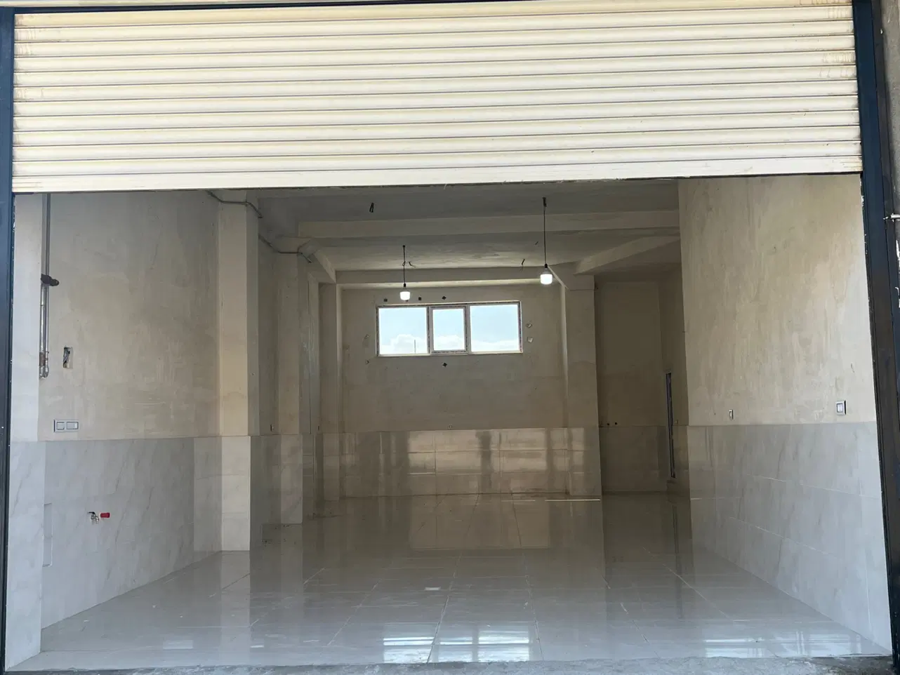 مغازه ۸۰ متری جهت انباری