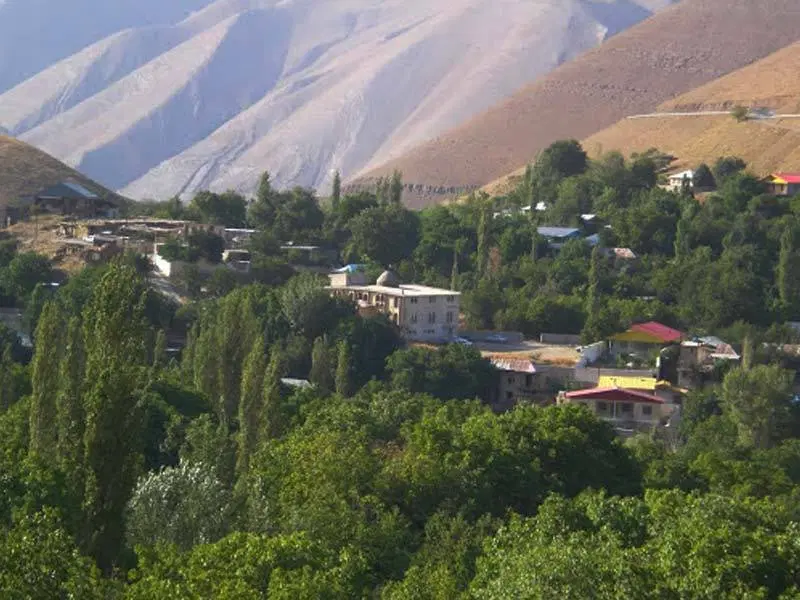 زمین در بافت ارنگه
