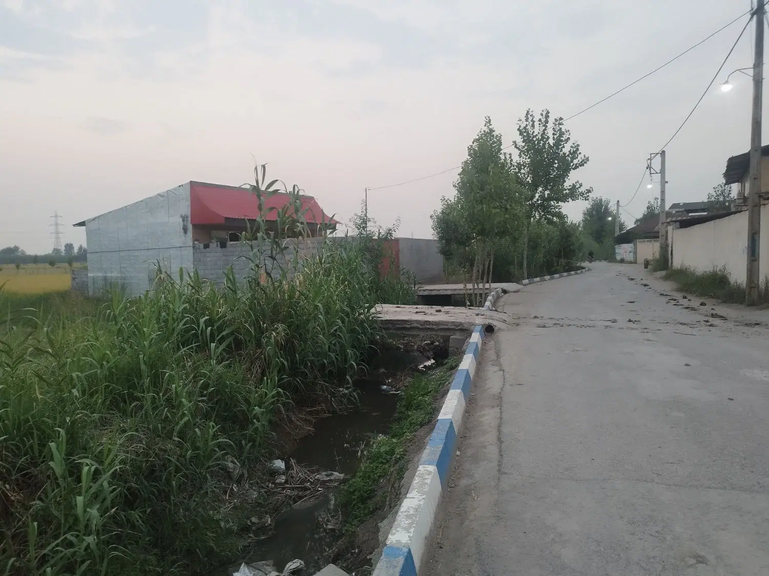 زمین ۱۰۰۰ متری داخل بافت هر چی هست بنویس