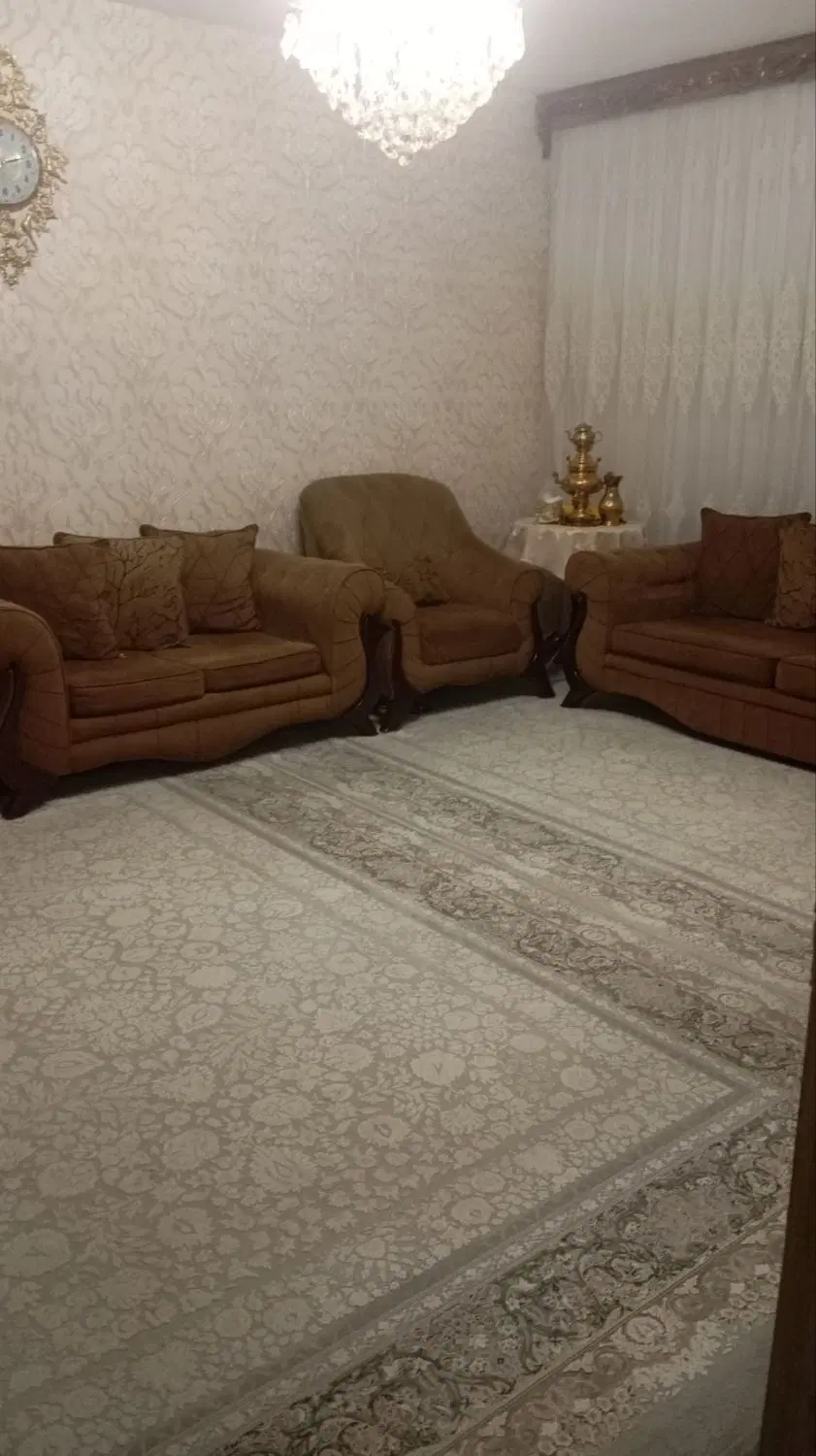 یک واحداپارتمان تمیز دربلواریادگارامام