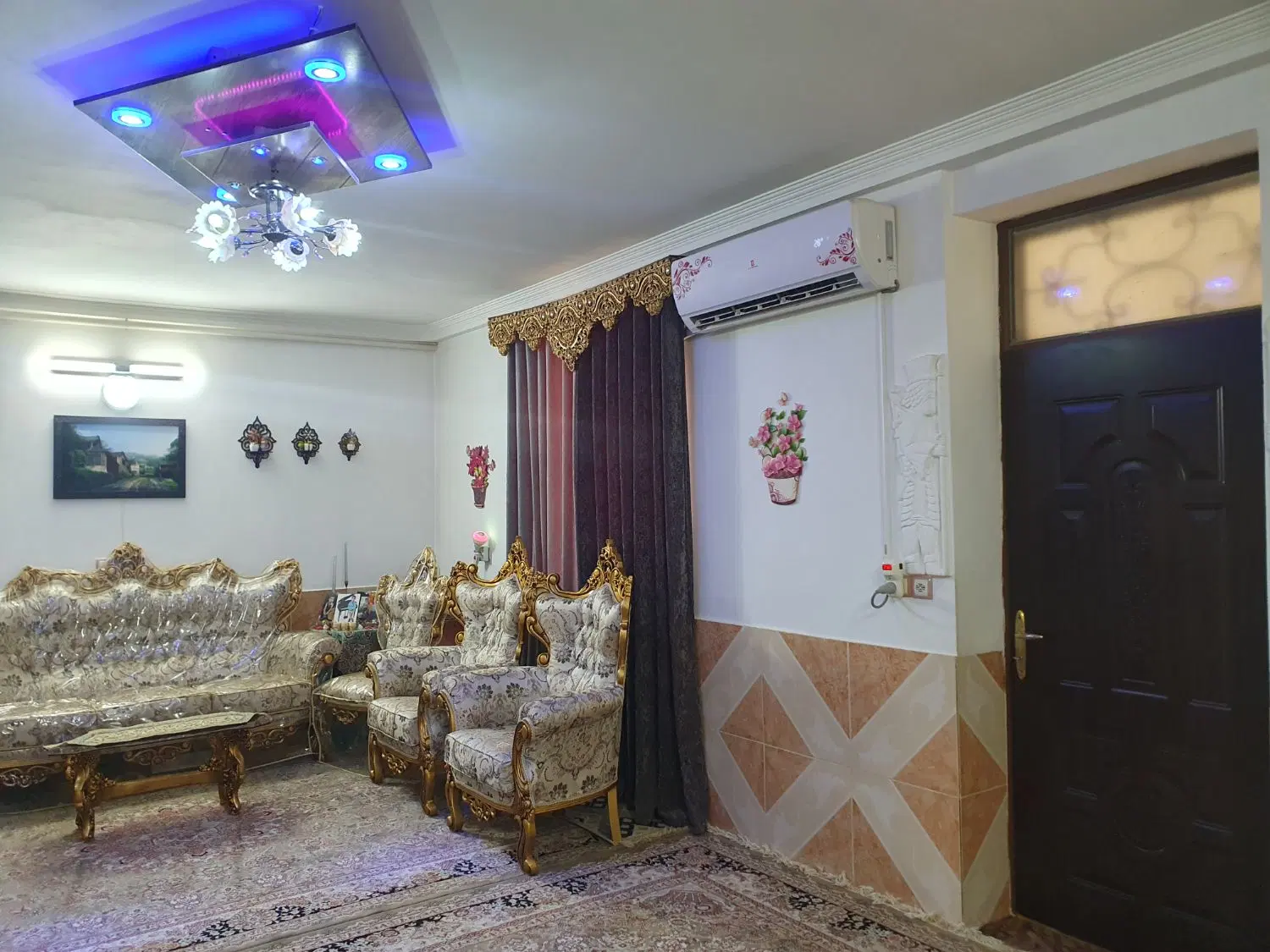 آپارتمان همکف از 2ونیم طبق سر سه نبش