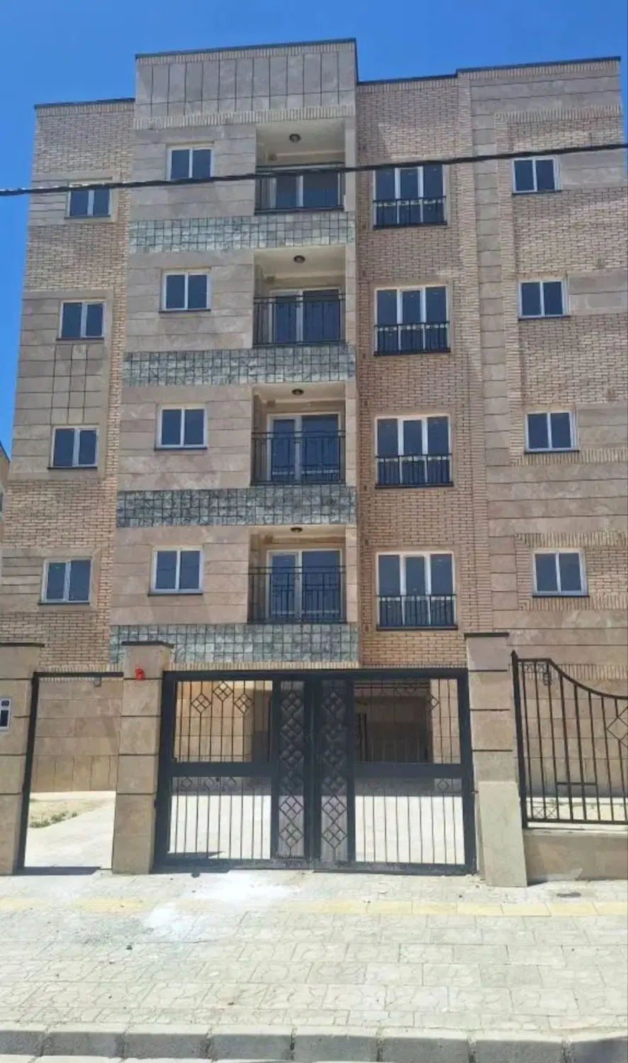 آپارتمان ۹۶ متر نوساز _ سند آزاد _ کلید نخورده