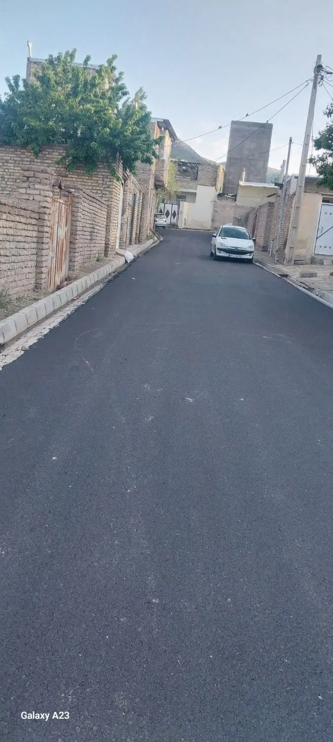 زمین در پایین کوه