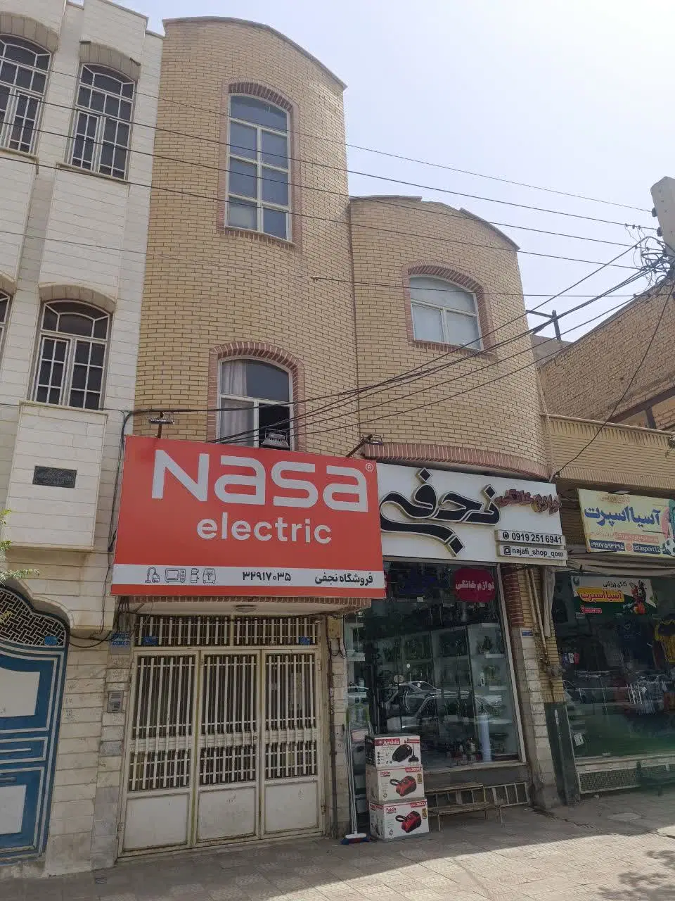 فروش منزل ویلایی سه طبقه به همراه تجاری