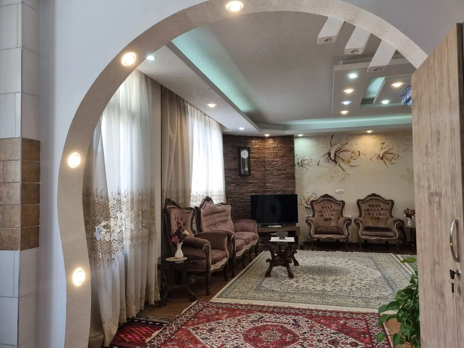 واحد آپارتمان بسیار تمیر سعدی جنوبی