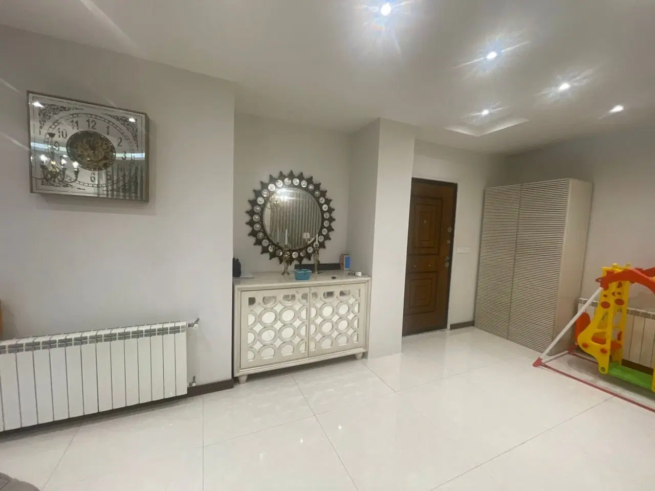 آپارتمان تک واحدی ۱۶۸ متری خیابان هراز