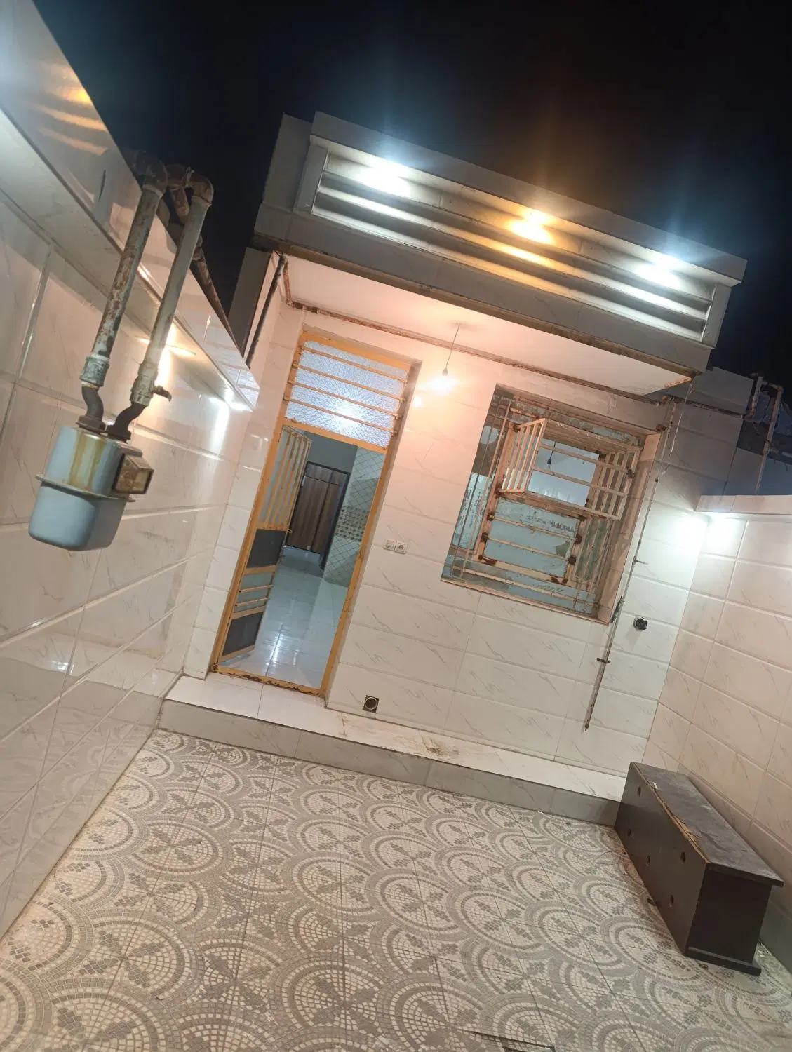 رهن کامل خانه در منبع آب