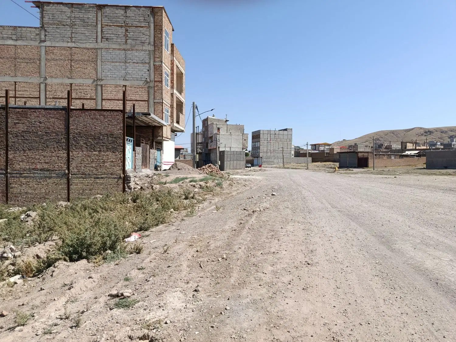 زمین 180 متر