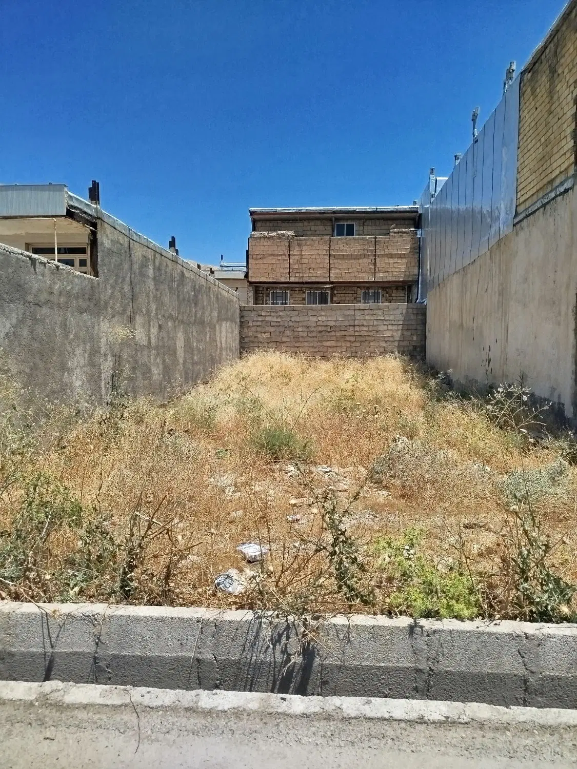 زمین مسکونی