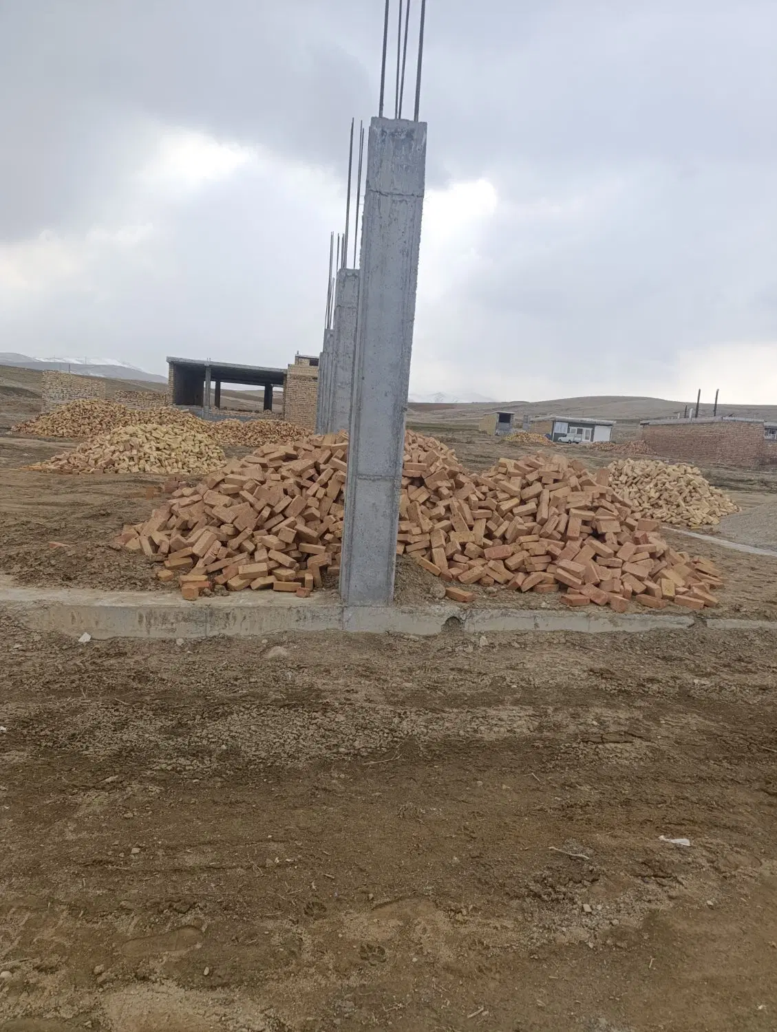 ساختمان نیمه کاره